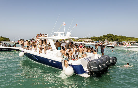 bachelor party cartagena boat parties